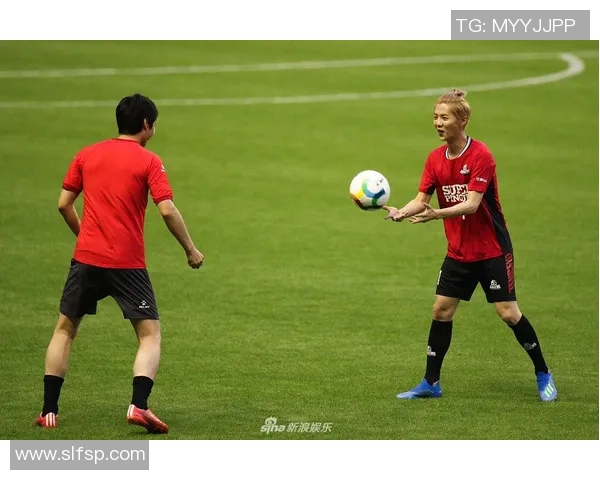 日本足球明星浩斯的传奇之路与未来展望解析 日本足球明星浩斯的传奇之路与未来展望解析