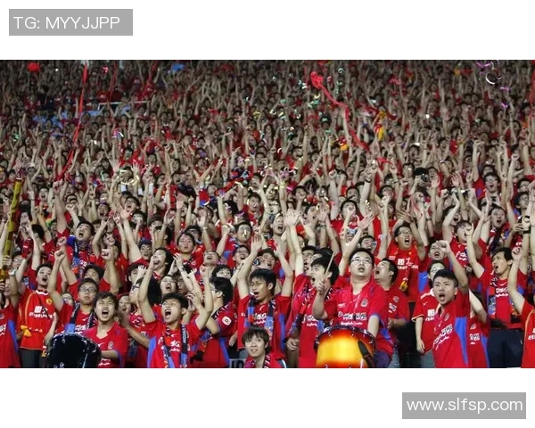 足球明星出场时观众的热情与欢呼声如何影响比赛氛围与球员表现 足球明星出场时观众的热情与欢呼声如何影响比赛氛围与球员表现