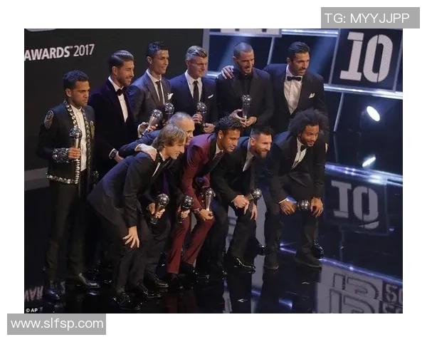 足球明星同框合照背后的故事与精彩瞬间分享 足球明星同框合照背后的故事与精彩瞬间分享