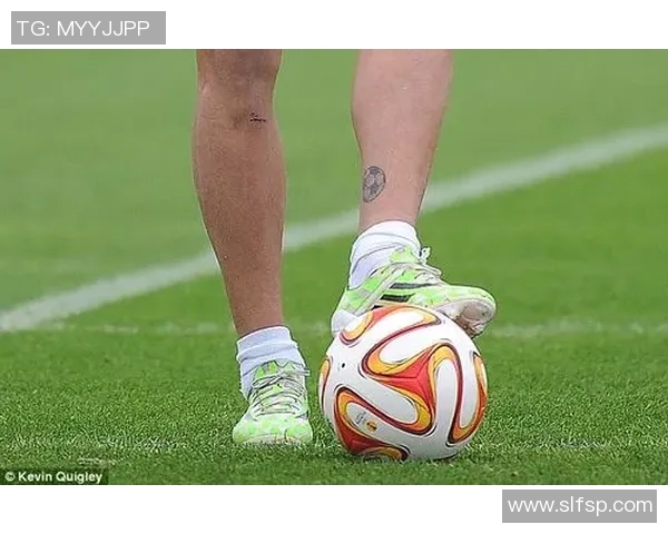 足球明星小腿上的纹身故事揭示了他们的个性与信仰背后的深意 足球明星小腿上的纹身故事揭示了他们的个性与信仰背后的深意