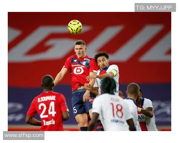 足球明星滑腿动作揭秘:如何在比赛中巧妙运用提升技术与观赏性 足球明星滑腿动作揭秘:如何在比赛中巧妙运用提升技术与观赏性