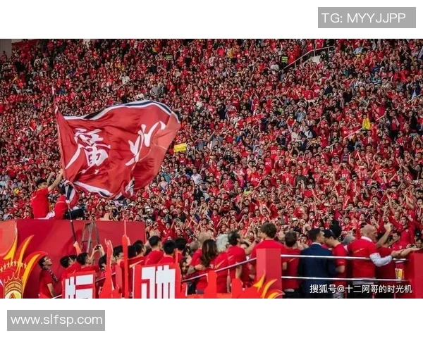 足球明星队盛大来华展现足球魅力引发球迷热潮与期待 足球明星队盛大来华展现足球魅力引发球迷热潮与期待